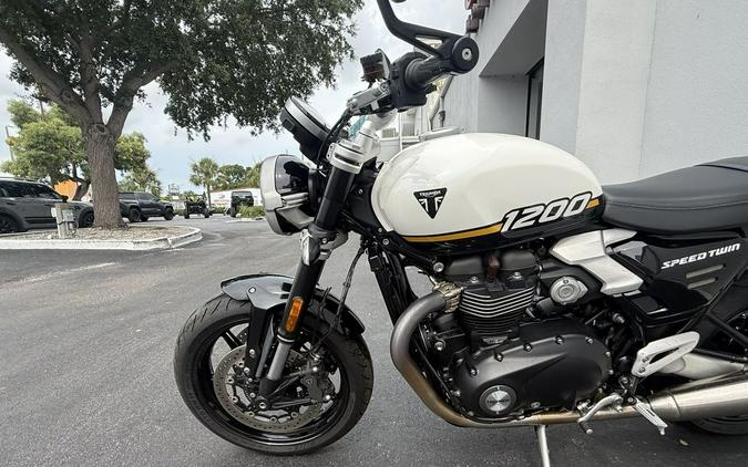 2025 Triumph Speed Twin 1200 Crystal White/Sapphire Black