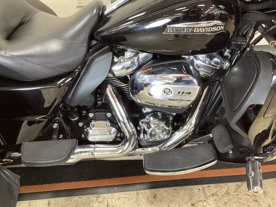 2021 Harley-Davidson Tri Glide Ultra Black FLHTCUTG