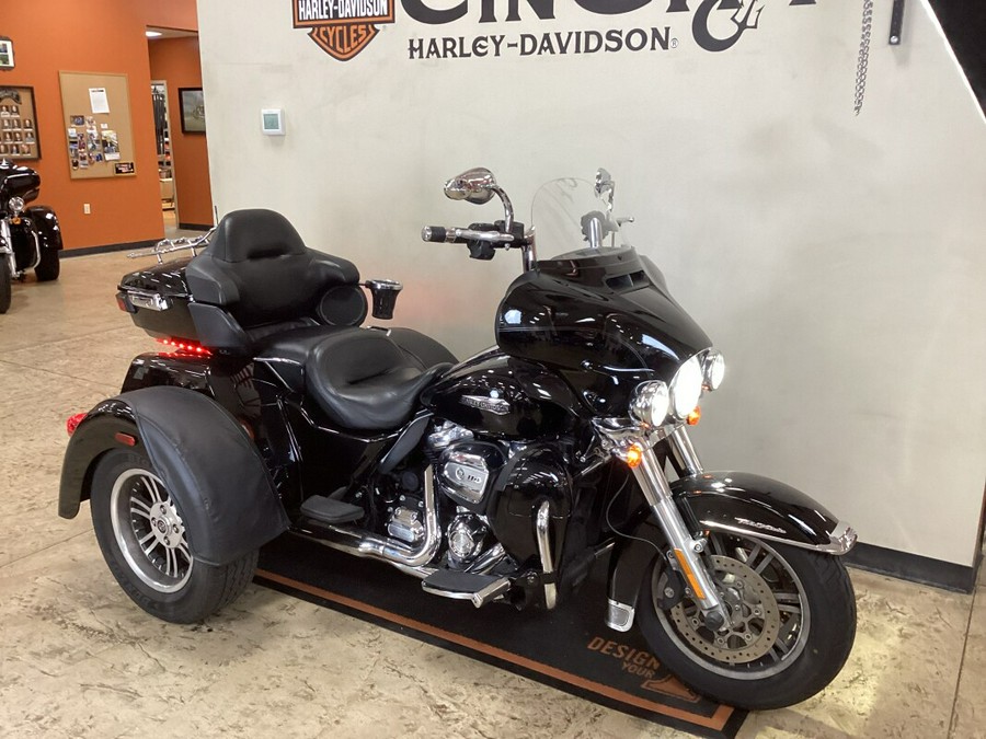 2021 Harley-Davidson Tri Glide Ultra Black FLHTCUTG