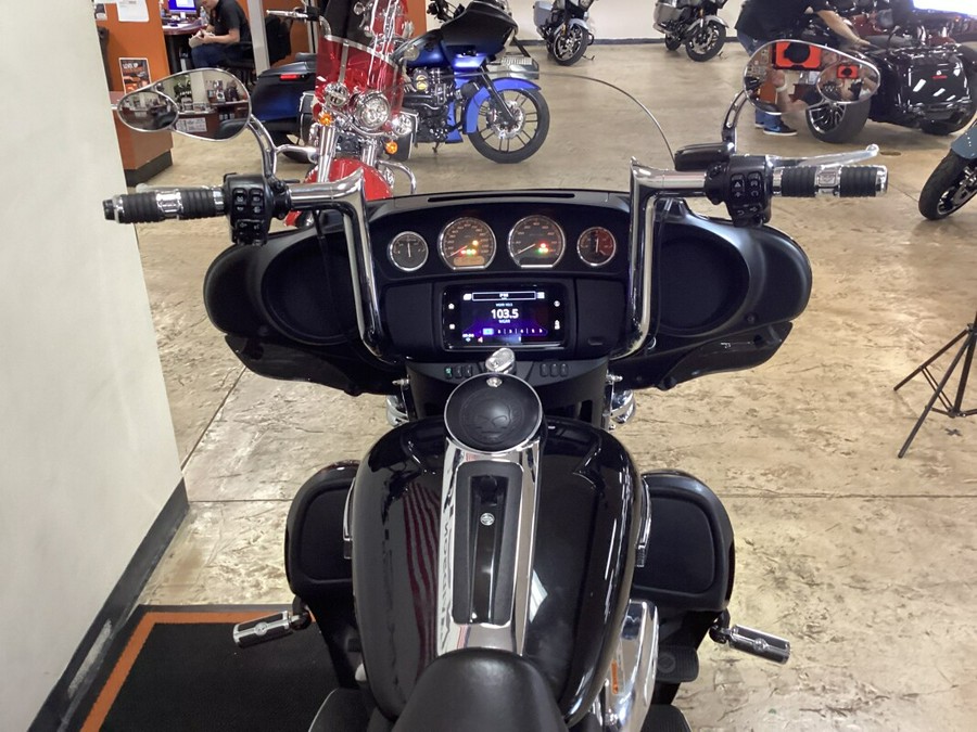 2021 Harley-Davidson Tri Glide Ultra Black FLHTCUTG