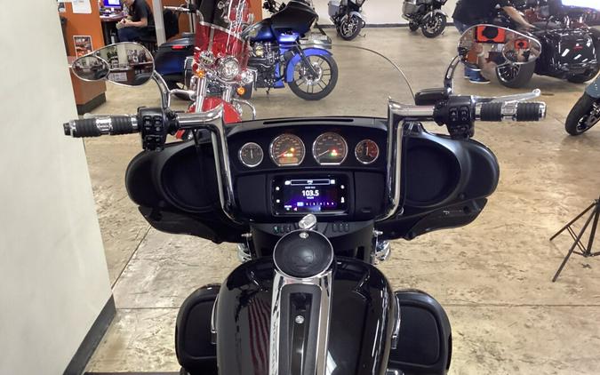 2021 Harley-Davidson Tri Glide Ultra Black FLHTCUTG