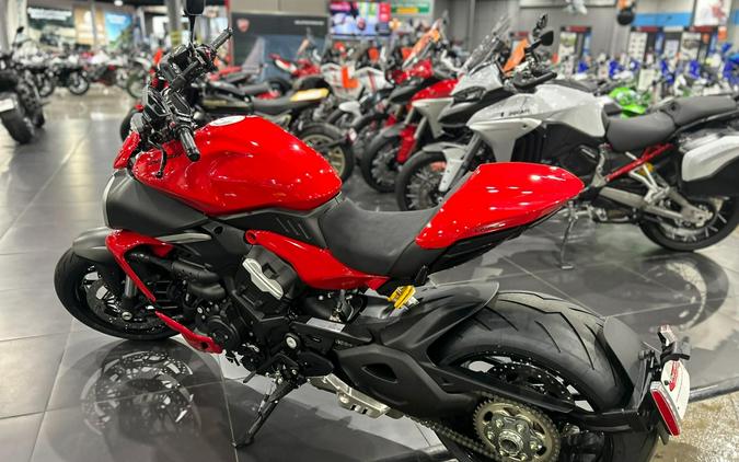 2025 Ducati DIAVEL V4