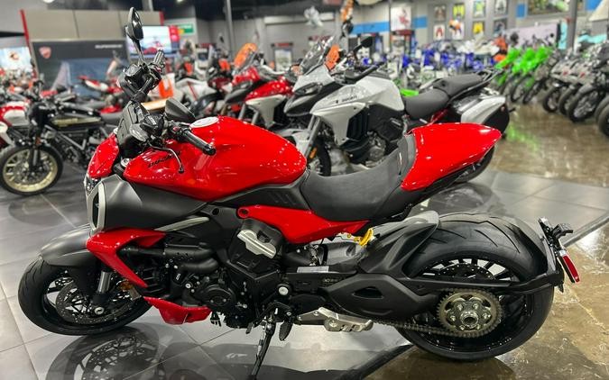 2025 Ducati DIAVEL V4