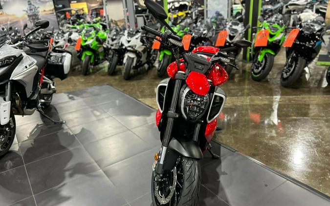 2025 Ducati DIAVEL V4