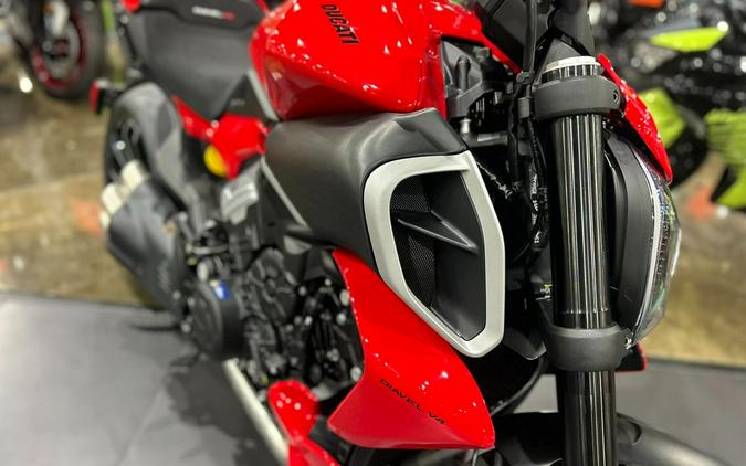 2025 Ducati DIAVEL V4