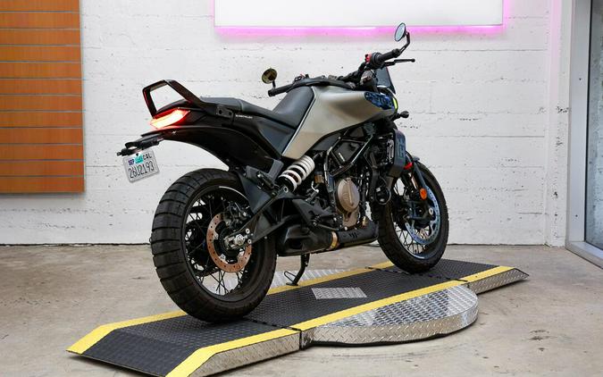 2024 HUSQVARNA Svartpilen 401