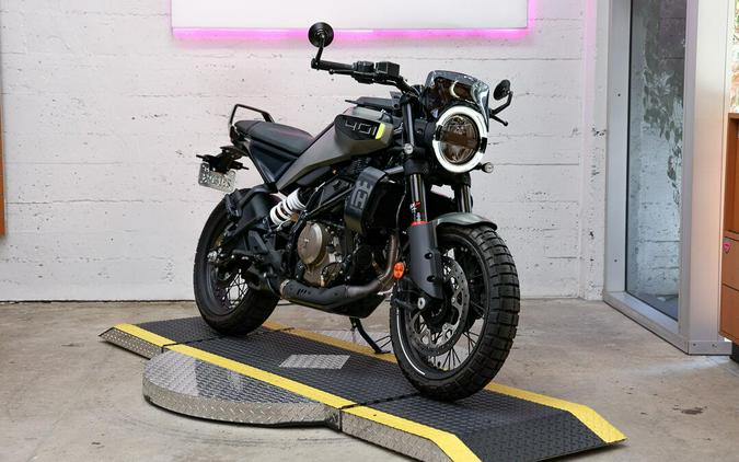 2024 HUSQVARNA Svartpilen 401