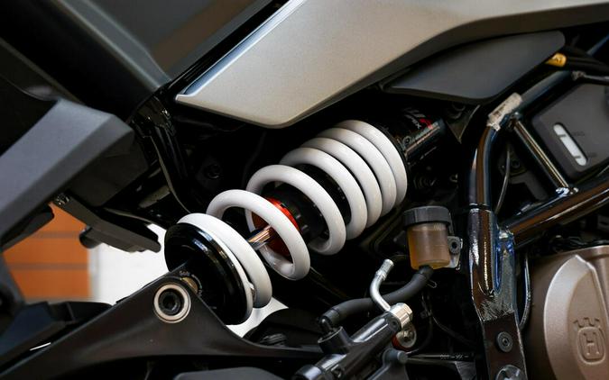 2024 HUSQVARNA Svartpilen 401