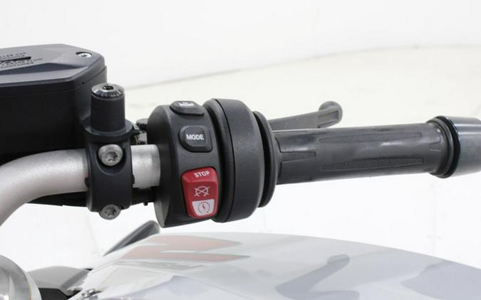 2021 BMW F 900 R Hockenheim Silver Met. / Racing Red Low Susp.