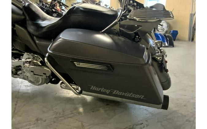 2017 Harley-Davidson® FLHXS STREET GLIDE SPECIAL