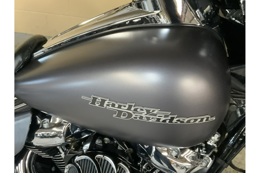 2017 Harley-Davidson® FLHXS STREET GLIDE SPECIAL
