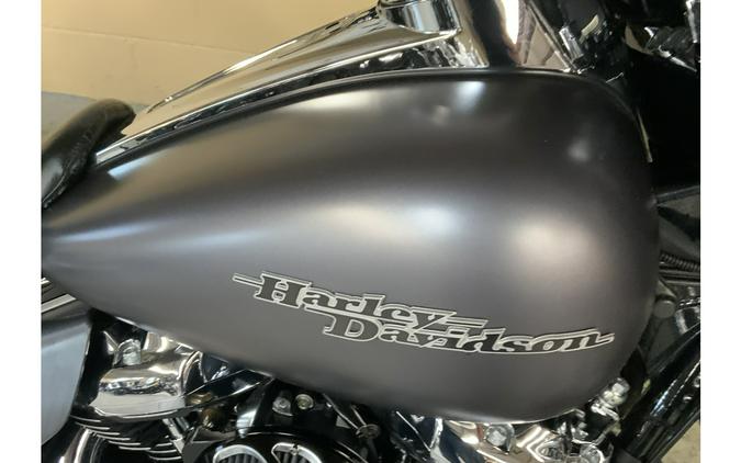 2017 Harley-Davidson® FLHXS STREET GLIDE SPECIAL