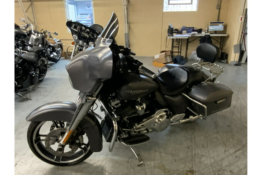 2017 Harley-Davidson® FLHXS STREET GLIDE SPECIAL