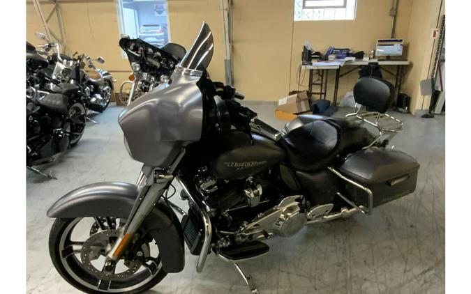 2017 Harley-Davidson® FLHXS STREET GLIDE SPECIAL