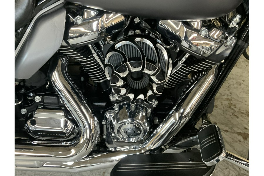 2017 Harley-Davidson® FLHXS STREET GLIDE SPECIAL