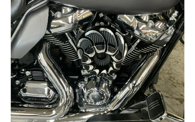 2017 Harley-Davidson® FLHXS STREET GLIDE SPECIAL