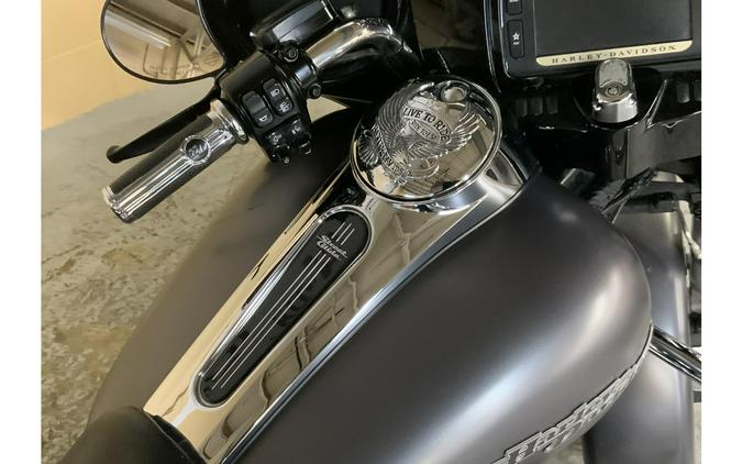 2017 Harley-Davidson® FLHXS STREET GLIDE SPECIAL