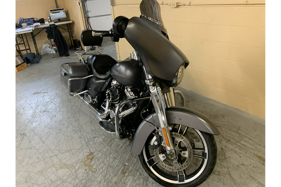 2017 Harley-Davidson® FLHXS STREET GLIDE SPECIAL