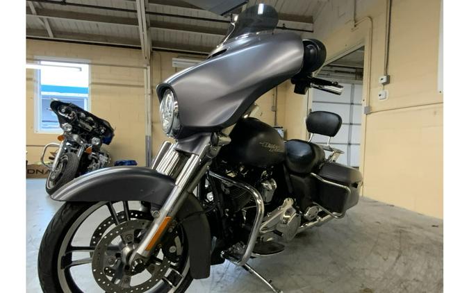 2017 Harley-Davidson® FLHXS STREET GLIDE SPECIAL