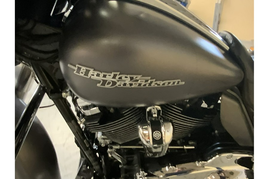 2017 Harley-Davidson® FLHXS STREET GLIDE SPECIAL