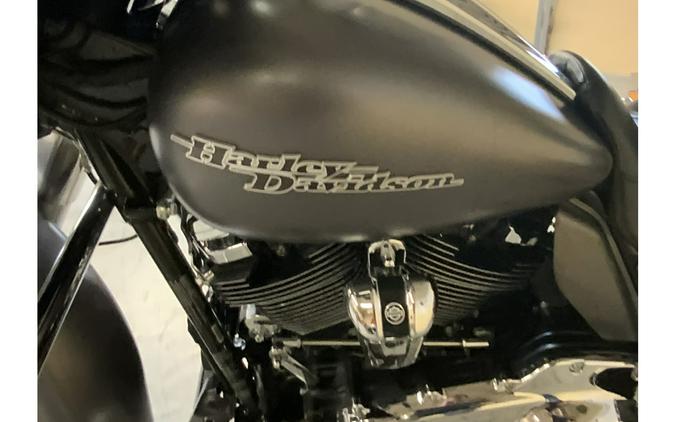 2017 Harley-Davidson® FLHXS STREET GLIDE SPECIAL