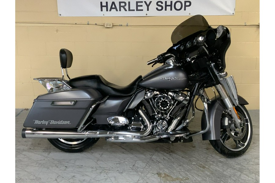 2017 Harley-Davidson® FLHXS STREET GLIDE SPECIAL