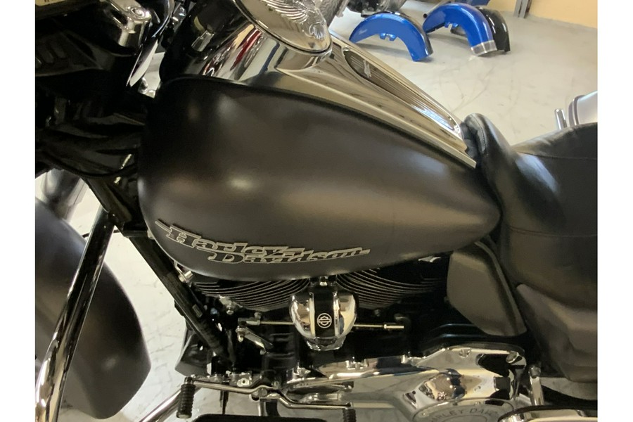 2017 Harley-Davidson® FLHXS STREET GLIDE SPECIAL