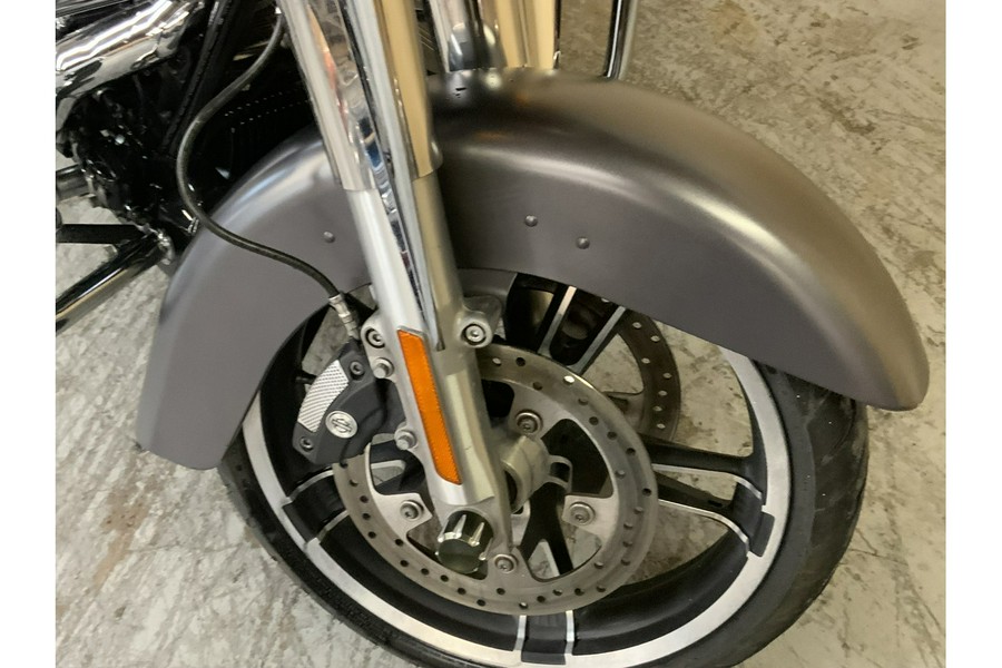 2017 Harley-Davidson® FLHXS STREET GLIDE SPECIAL