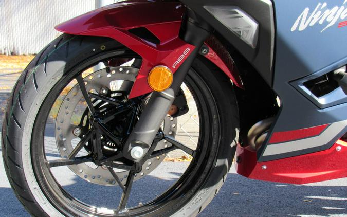 2026 Kawasaki Ninja® 500 SE ABS