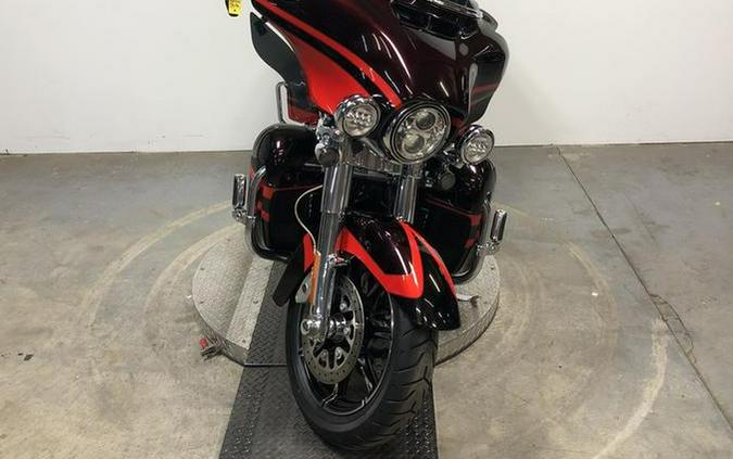 2017 Harley-Davidson® FLHTKSE - CVO™ Limited