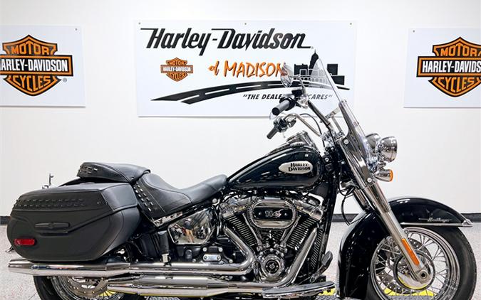 2024 Harley-Davidson Heritage Classic 114 FLHCS Vivid Black Chrome Trim