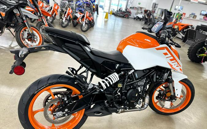 2024 KTM Duke 250