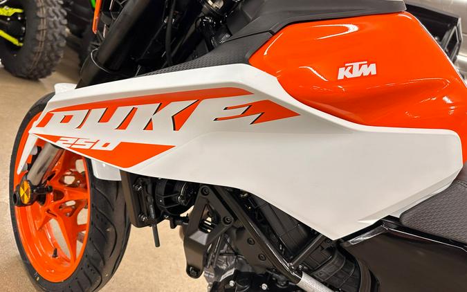 2024 KTM Duke 250