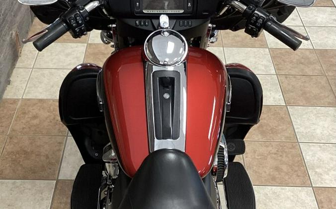 2018 Harley-Davidson® Tri Glide® Ultra Wicked Red/Twisted Cherry