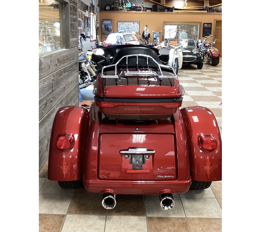 2018 Harley-Davidson® Tri Glide® Ultra Wicked Red/Twisted Cherry