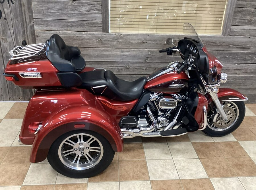 2018 Harley-Davidson® Tri Glide® Ultra Wicked Red/Twisted Cherry