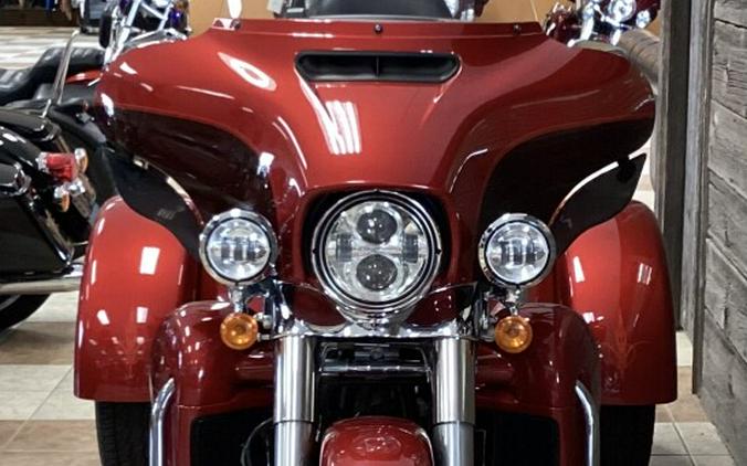 2018 Harley-Davidson® Tri Glide® Ultra Wicked Red/Twisted Cherry