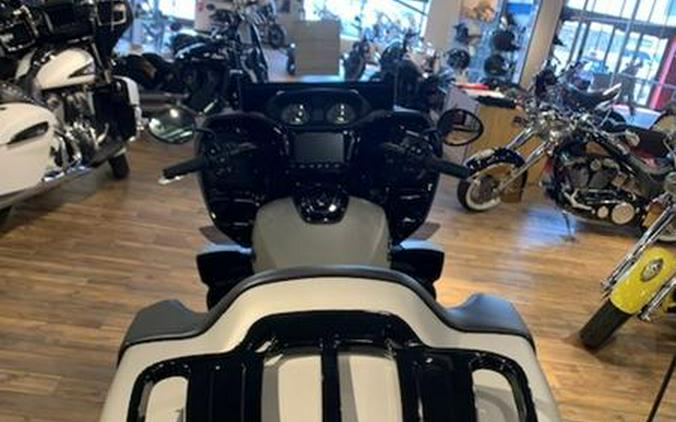 2023 Indian Motorcycle® Pursuit Dark Horse Silver Quartz Smoke