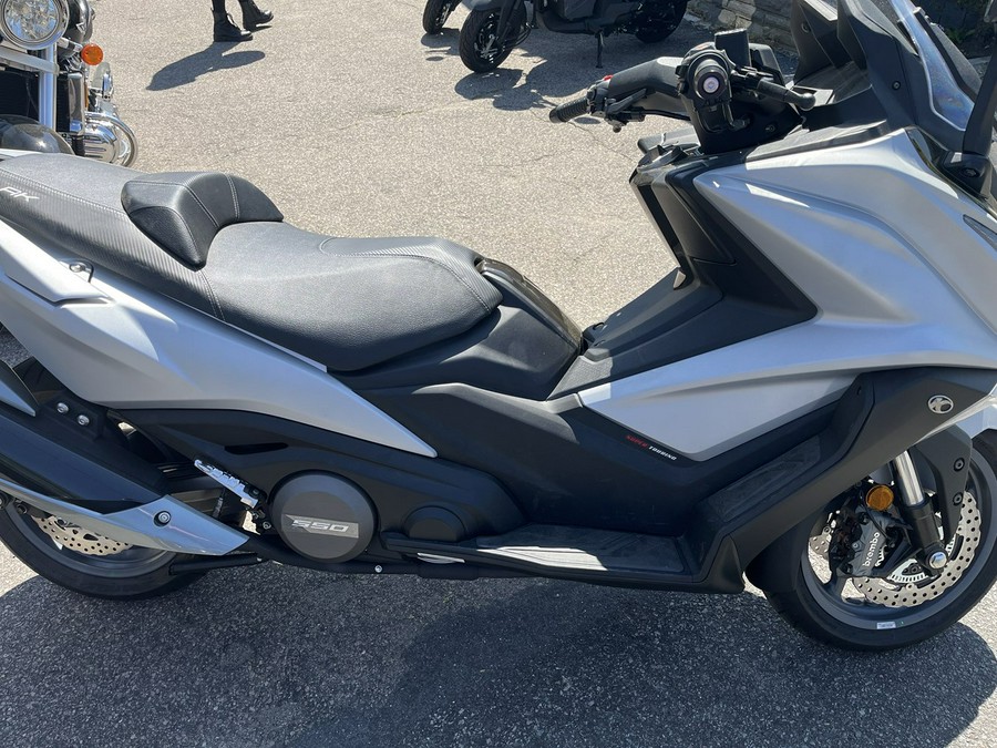 2023 KYMCO AK550IABS