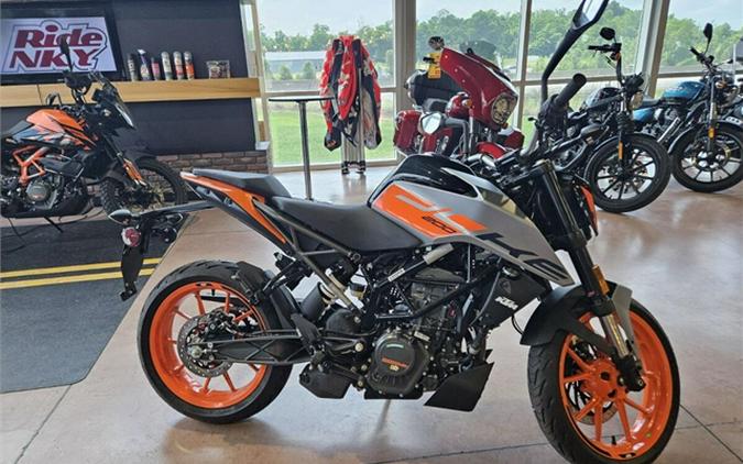 2023 KTM 200 Duke