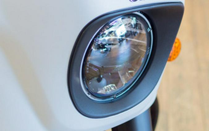 2024 Indian Chieftain Dark Horse Ghost White Metallic Smoke