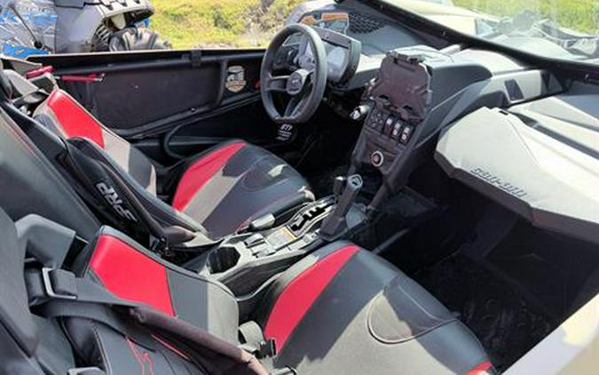 2022 Can-Am Maverick X3 X MR Turbo RR 64