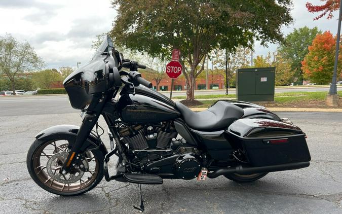 2023 FLHXST Street Glide® ST in Vivid Black