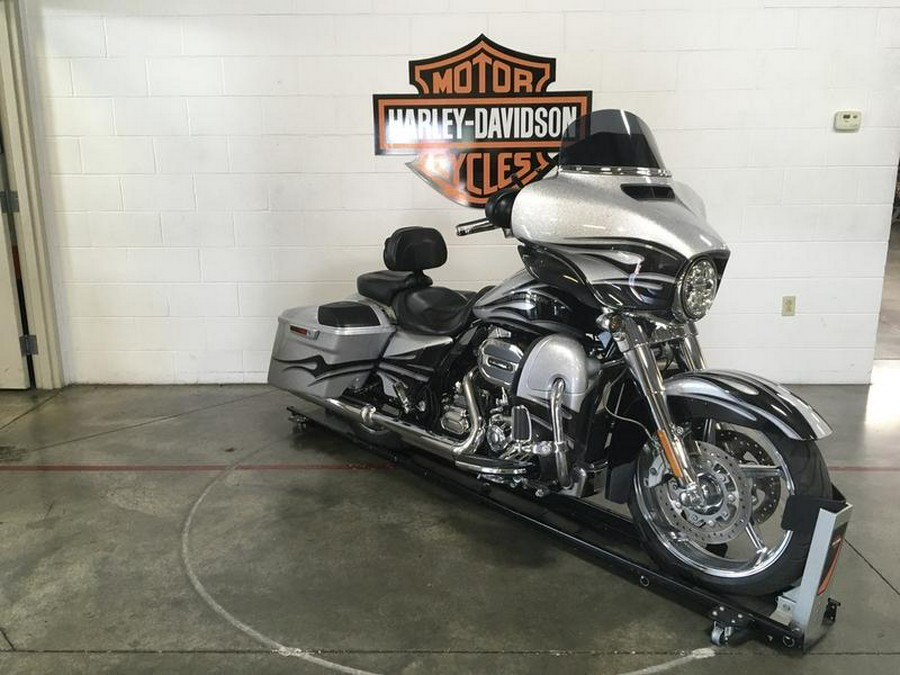 2015 Harley-Davidson® FLHXSE - CVO™ Street Glide®