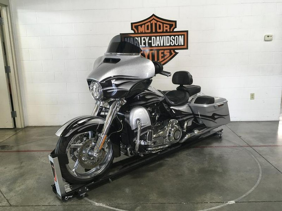 2015 Harley-Davidson® FLHXSE - CVO™ Street Glide®