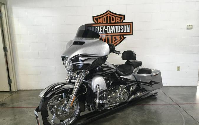 2015 Harley-Davidson® FLHXSE - CVO™ Street Glide®