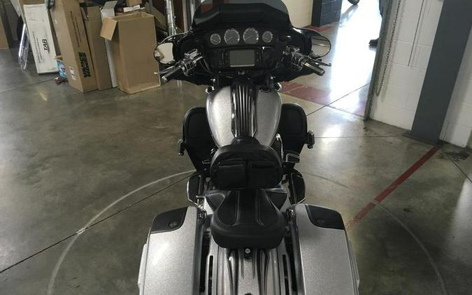 2015 Harley-Davidson® FLHXSE - CVO™ Street Glide®