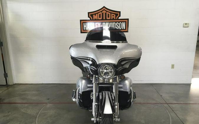 2015 Harley-Davidson® FLHXSE - CVO™ Street Glide®