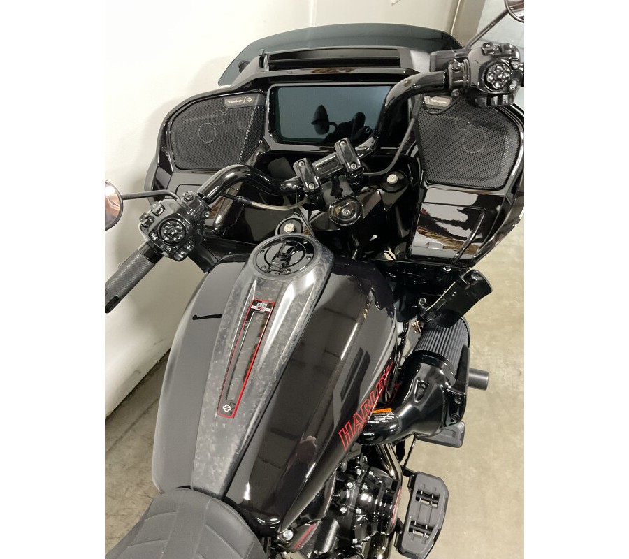 2024 Harley-Davidson® CVO™ Road Glide® ST Raven Metallic