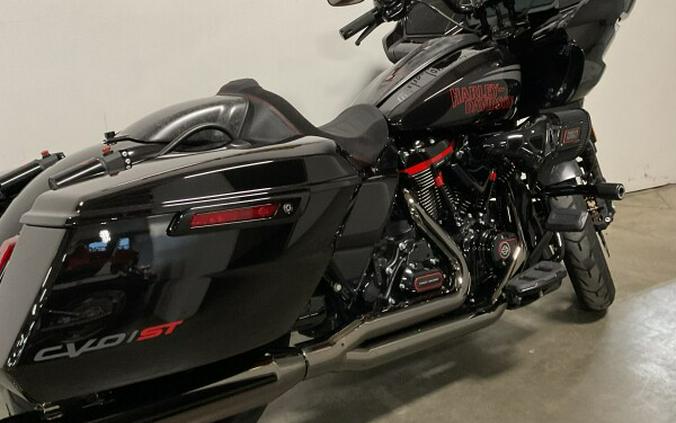 2024 Harley-Davidson® CVO™ Road Glide® ST Raven Metallic